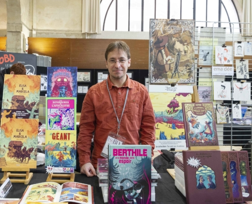 SoBD 2021 - Les editions Les aventuriers de l'Etrange avec son fier chef de la maison Marc-Antoine Fleuret - Photo Susy Lagrange SoBD 2021 - Les editions Les aventuriers de l'Etrange avec son fier chef de la maison Marc-Antoine Fleuret - Photo Susy Lagrange