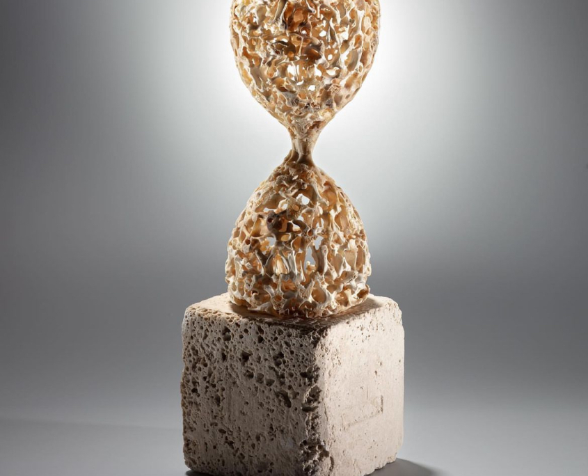 Visuel Expo So Timeless - Corine Borgnet - Patience 2021 - Os de volailles et Jesmonite H30 cm - Photo Atelier Find Art Visuel Expo So Timeless - Corine Borgnet - Patience 2021 - Os de volailles et Jesmonite H30 cm - Photo Atelier Find Art
